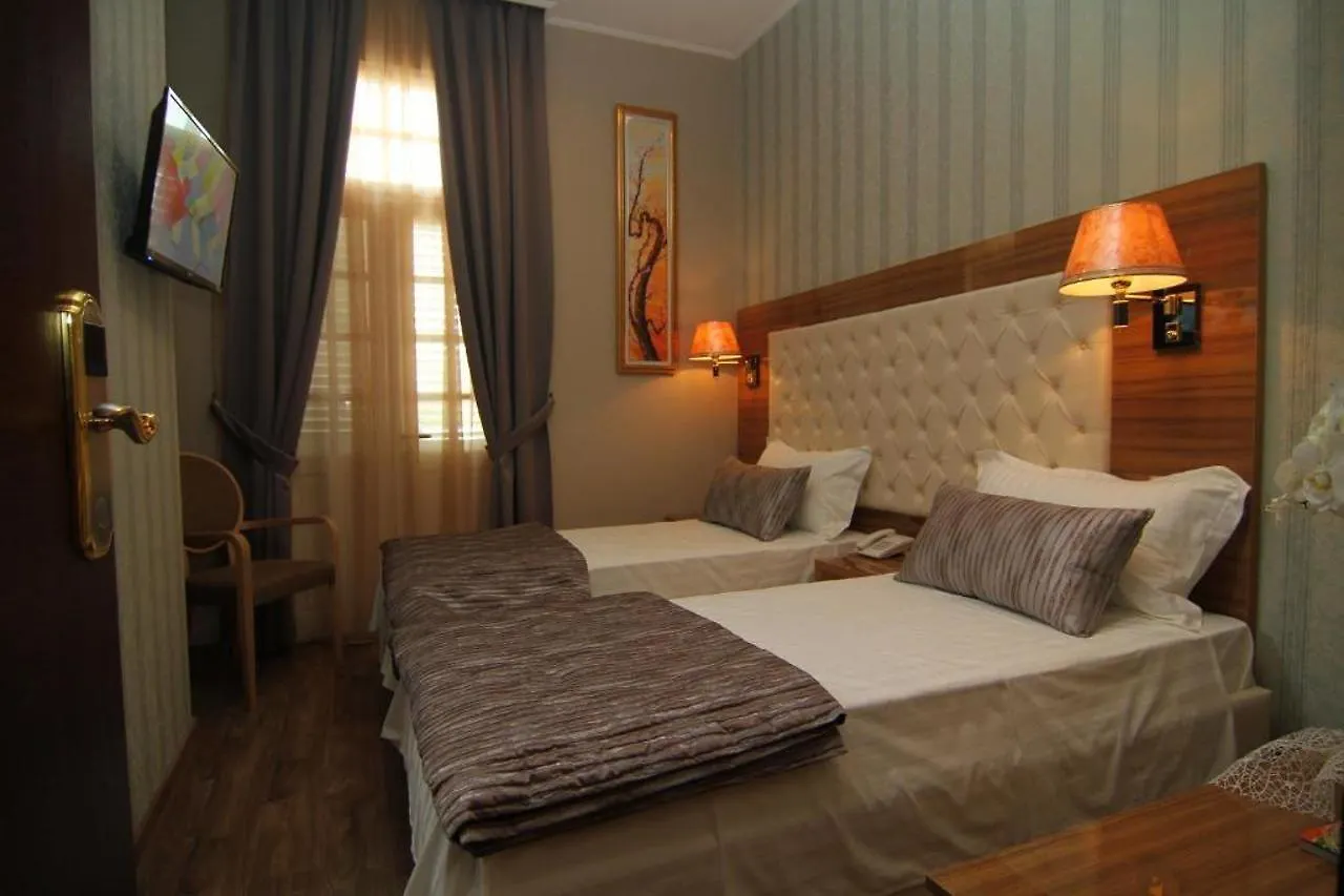 Hotel Boutique Restaurant Gloria Tirana 4*,